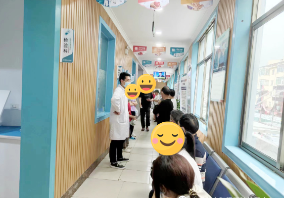 【十堰东大肛肠医院怎么样】这5类人群便血后拖延治疗致病情加重